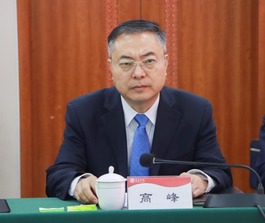 20241121德赢官网召开师范类专业认证现场考查专家见面会 (4).jpg