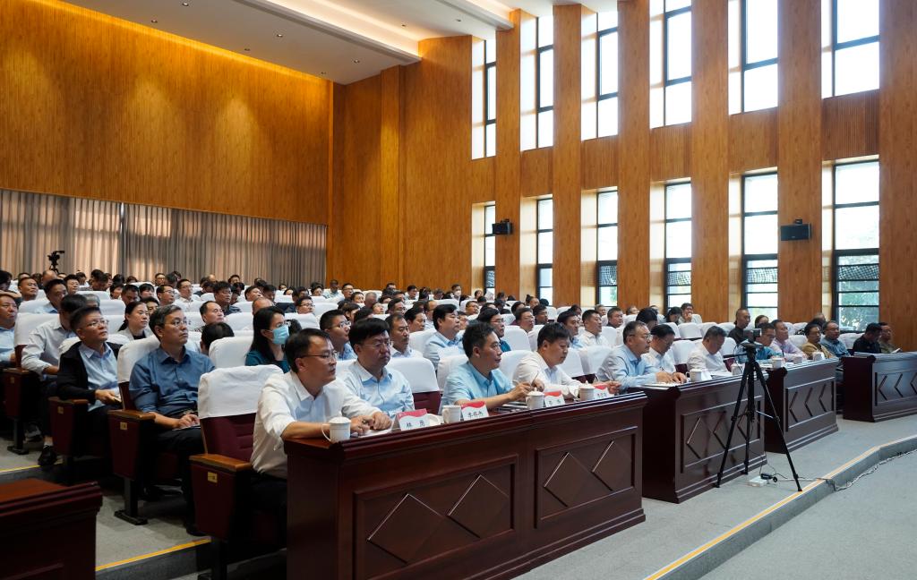 20241015上海工程技术大学俞涛校长报告会6.jpg