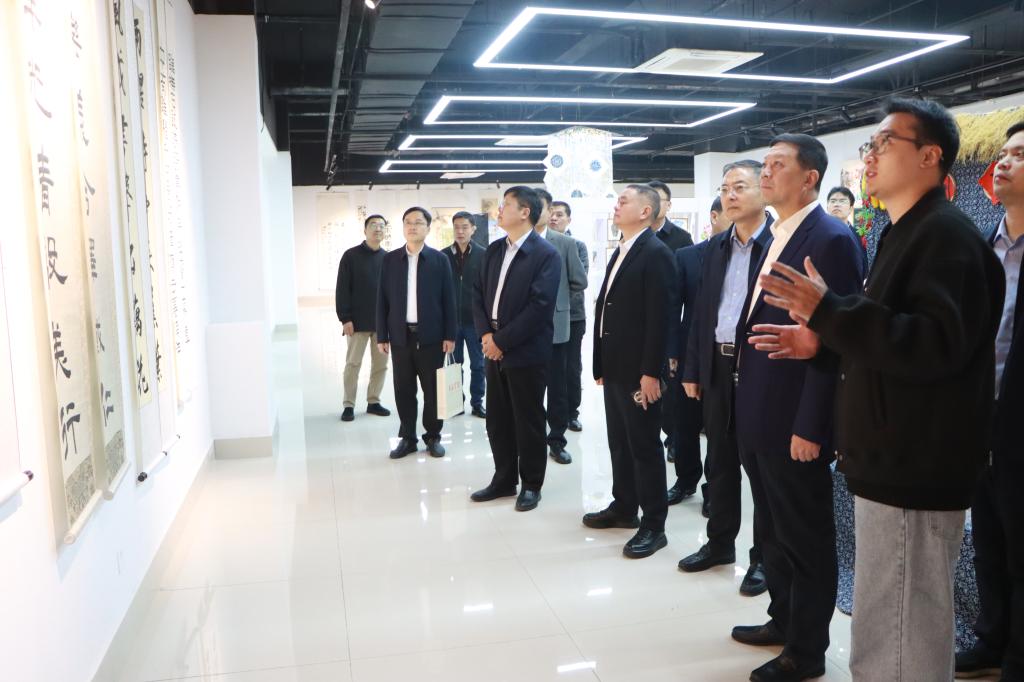 20241021陈永生部长、左文副市长来德赢官网调研 (2).jpg