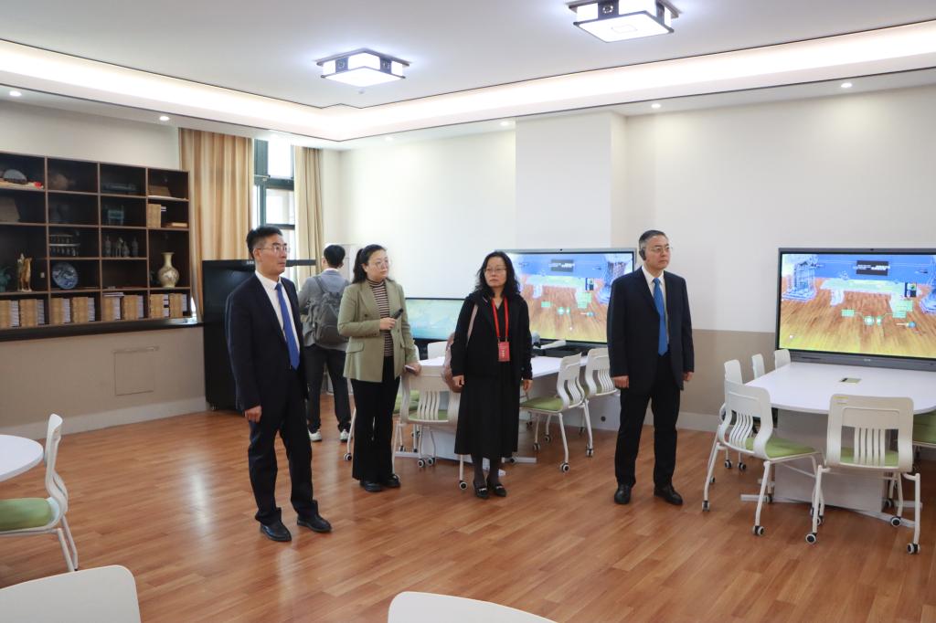 20241121德赢官网召开师范类专业认证现场考查专家见面会 (9).jpg